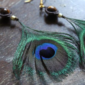 Boucles d'oreilles plumes de paon et perles d'oeil de tigre