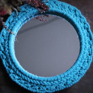 Miroir macramé bleu