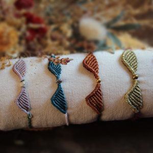 Bracelets en micro macramé en forme d'ailes