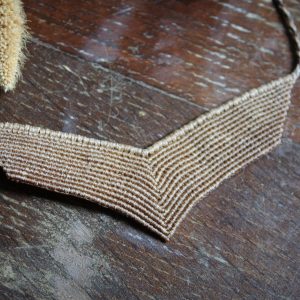 Collier en micro macramé type Égypte beige