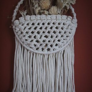 Panier plat blanc cassé en macramé