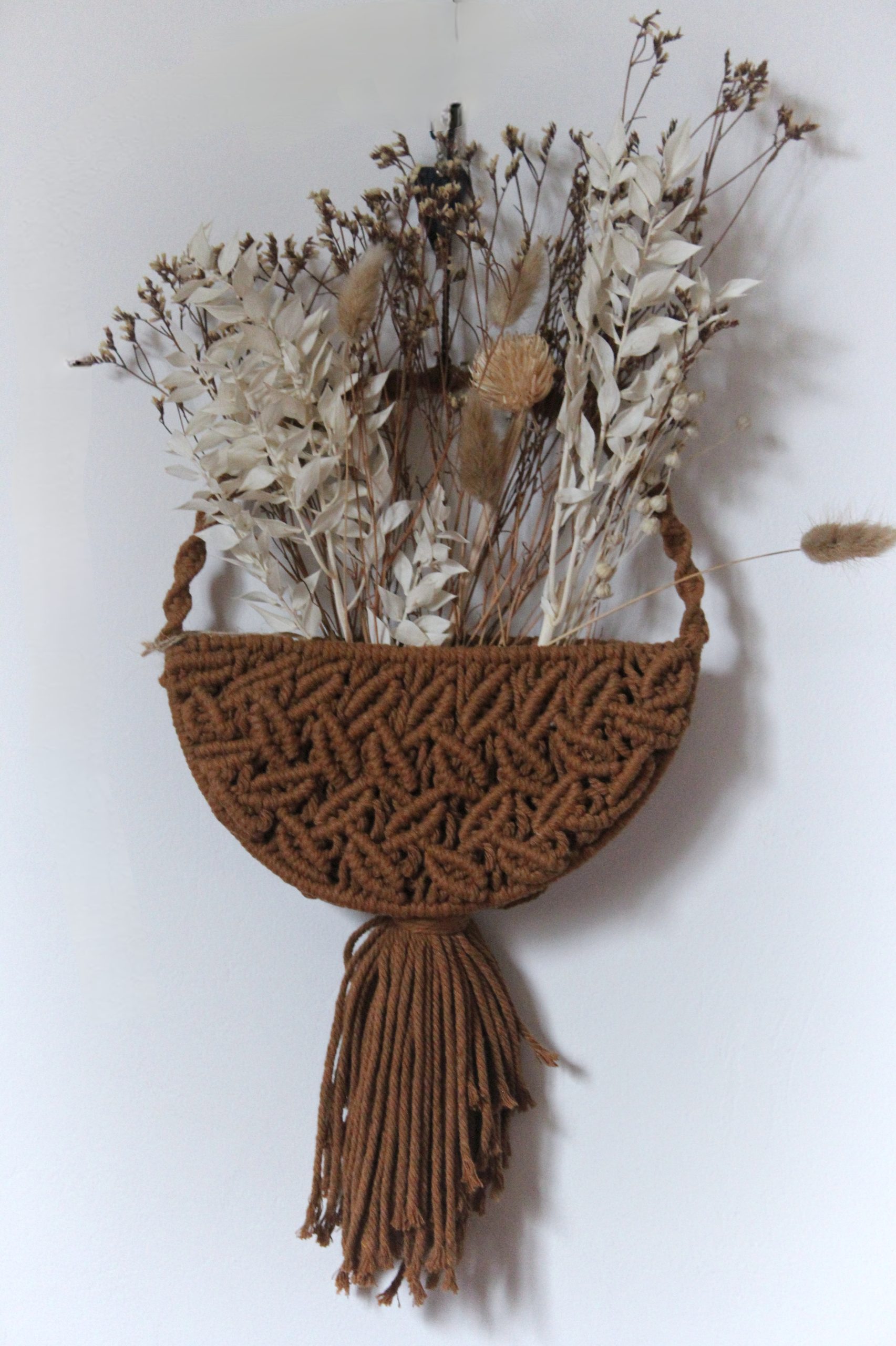 Panier plat chocolat en macramé