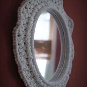Miroir en macramé blanc cassé