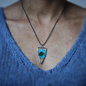 Collier porté résine argenté