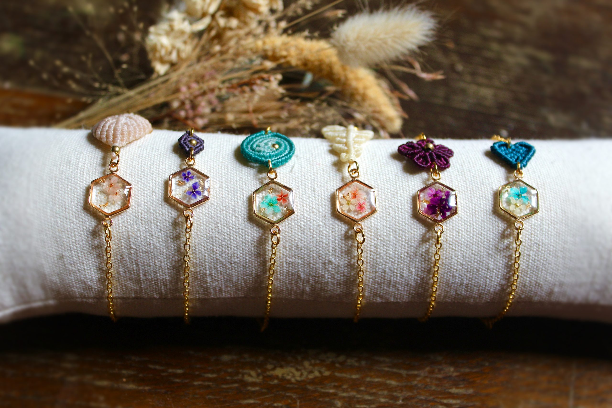 Lots de bracelets résine et micro macramé