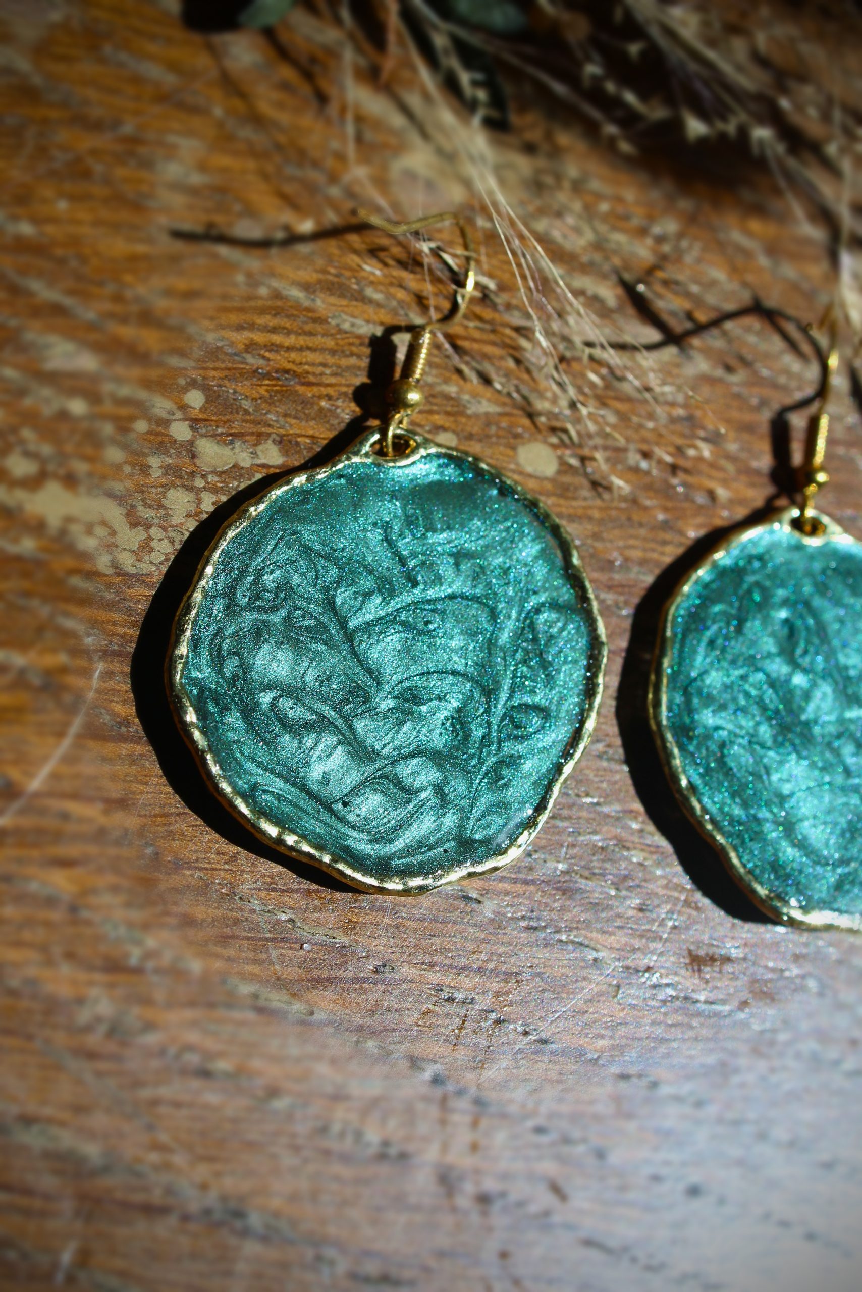 Boucles d'oreilles vertes métalliques
