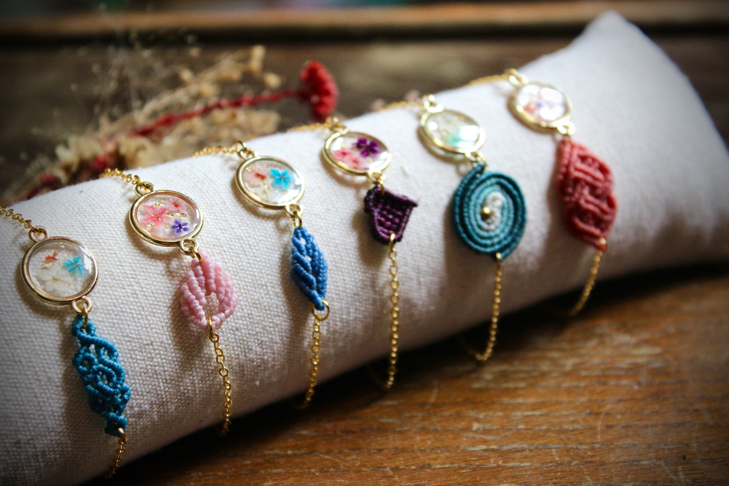 Lots de bracelets résine et micro macramé