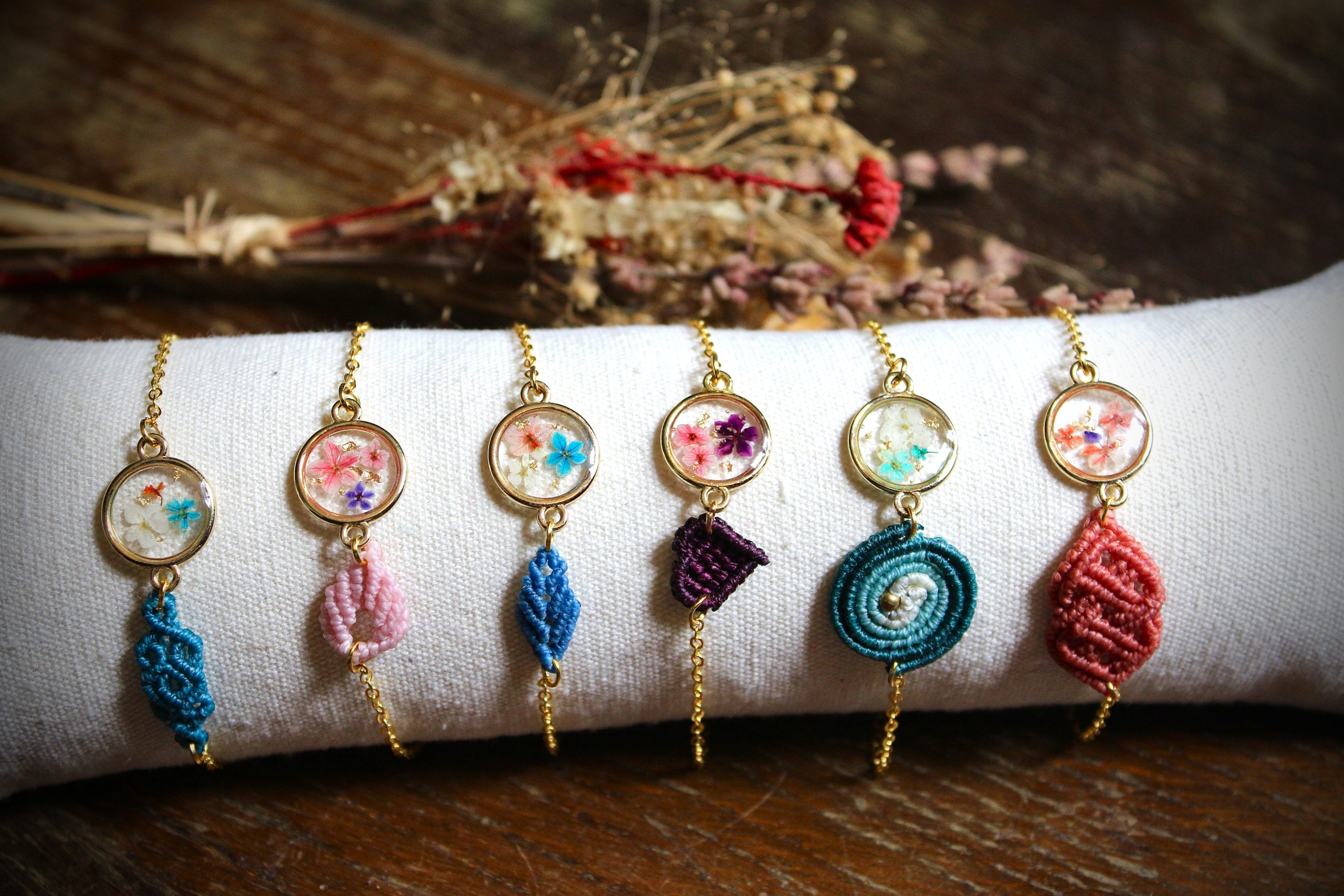 Lots de bracelets résine et micro macramé