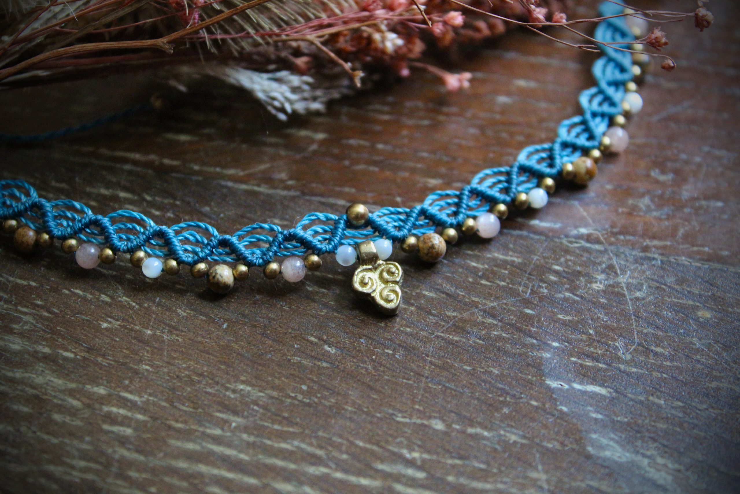 bracelet de cheville bleu et doré