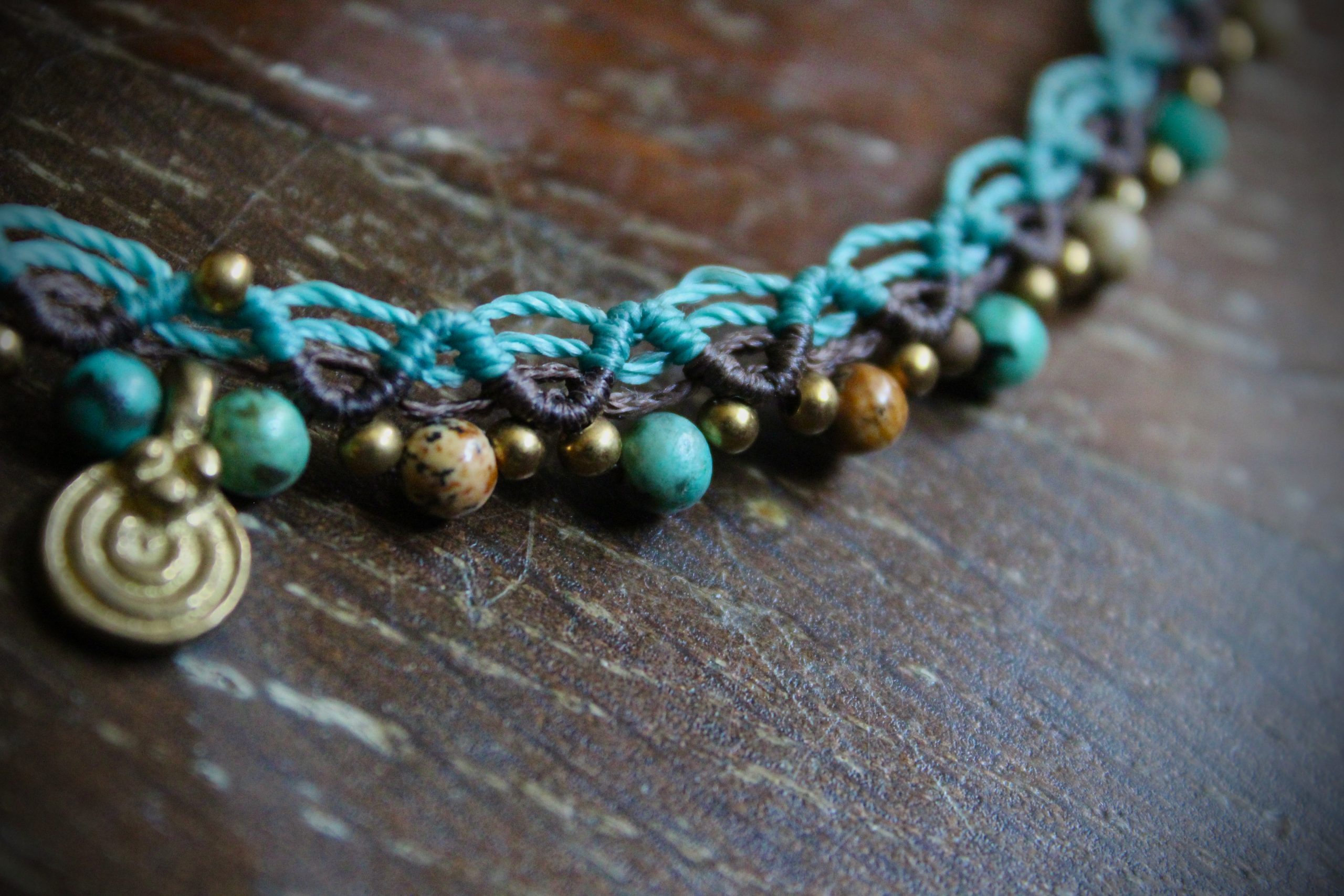 bracelet de cheville vert et doré