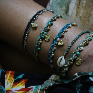 Bracelets de cheville micro macramé et pierres énergétiques
